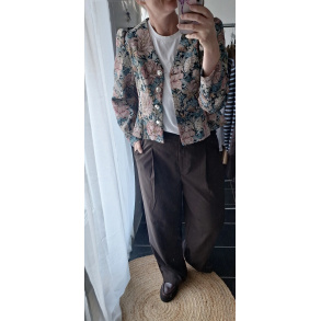 Brokade jacket, Aview
