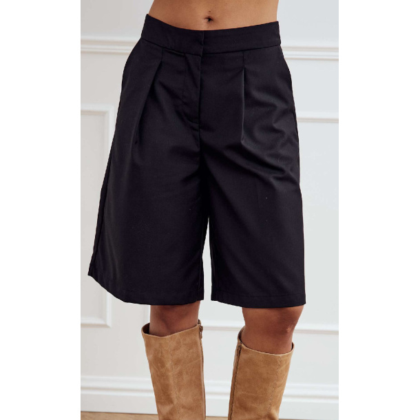 KAZIANA shorts, NOELLA